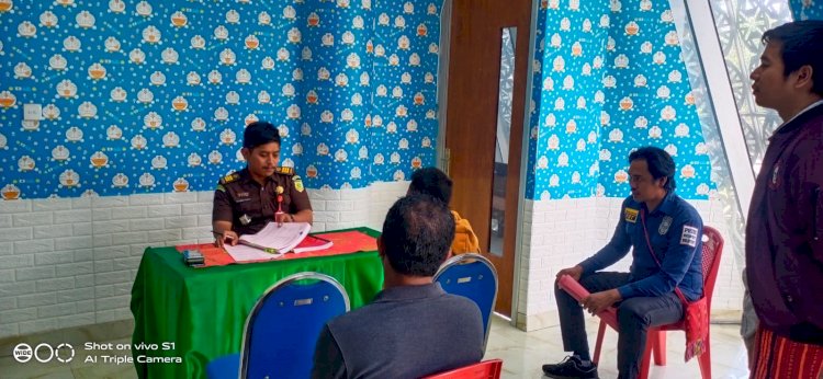 Penyidik Satuan Reskrim, Polres Manggarai Lakukan Serah Terima Tersangka dan Barang Bukti Kasus Pencurian dan Penadahan di Ruteng