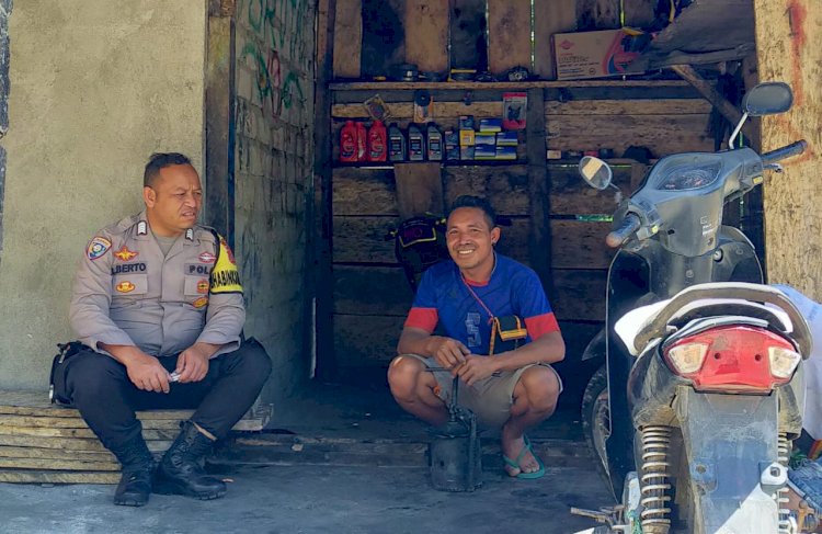 Petugas Bhabinkamtibmas Patroli dan Sambang di Desa Kentol, sampaikan himbauan Kamtibmas