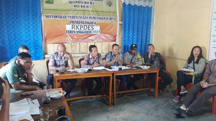 Kapospol Wae Ri’I, Petugas Bhabinkamtibmas dan Pejabat Desa Turun Tangan dalam Memediasi Konflik Keluarga