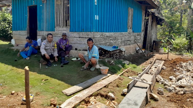 Bhabinkamtibmas Kornelius Jemarus Sosialisasi Pencegahan Tindak Pidana Perdagangan Orang di Kampung Purang, Desa Buar