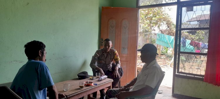 Bhabinkamtibmas Aipda Adi Jakar Sambangi Warga Dan Berikan Himbauan TPPO, HPR  di Kelurahan Mbaumuku, Kecamatan Langke Rembong, Kabupaten Manggarai