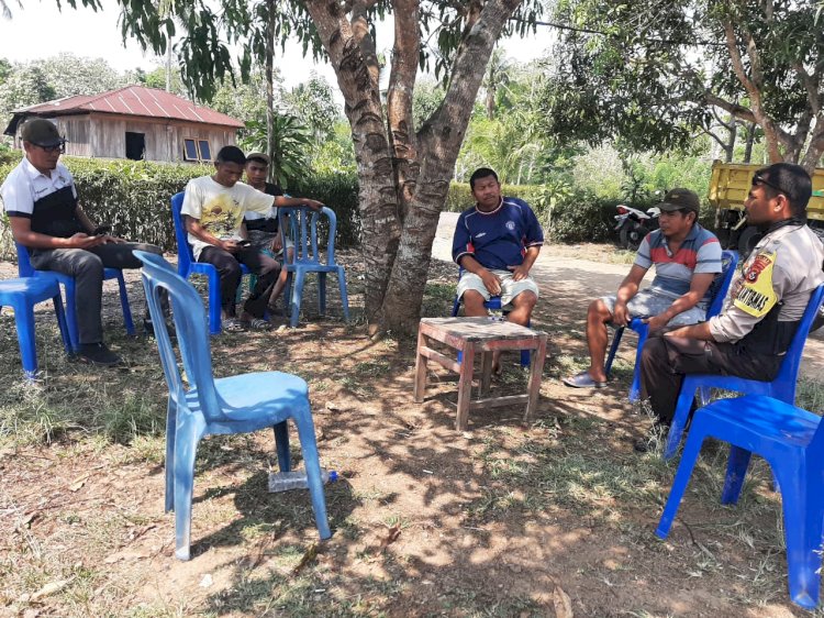 Bripka Stanislaus K.Tandi, Bhabinkamtibmas Kecamatan Reok barat Lakukan Patroli dan Sambang Tokoh Masyarakat di Kampung Sambi