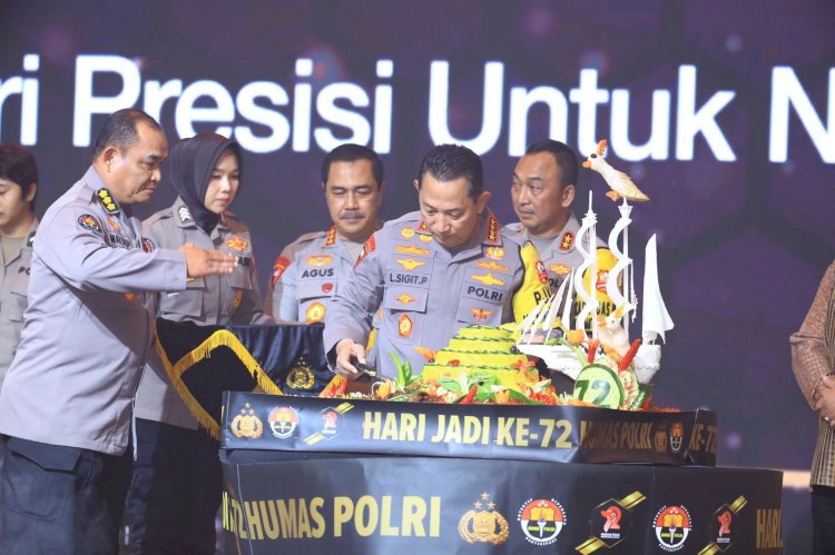 Dua Hadiah Untuk Divisi Humas Polri Dari Kapolri