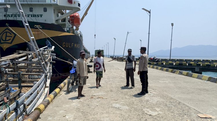 KA KP3 Pelabuhan Laut Reo Amankan Aktifitas Bongkar Muat di Pelabuhan Laut Kelas II Reo