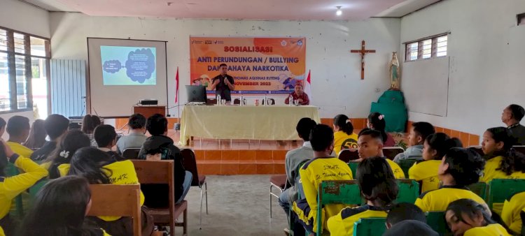 Polres Manggarai Gelar Penyuluhan Bahaya Narkotika di SMAK St. Thomas Aquinas, Ruteng