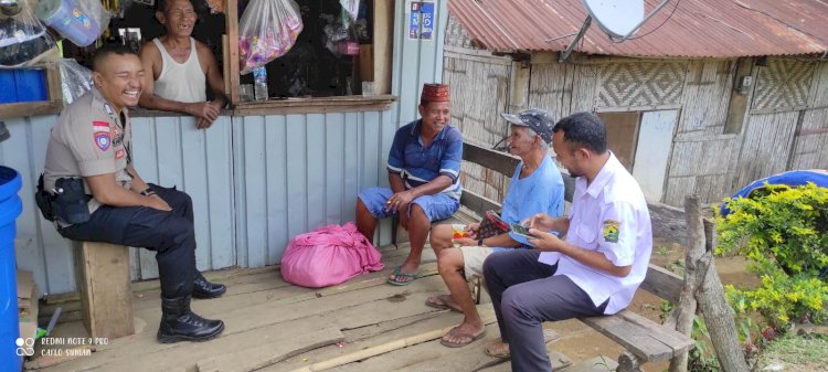 Bhabinkamtibmas Adrianus G Suman Mendukung Program Vaksinasi Rabies dan Sampaikan Himbauan Kamtibmas