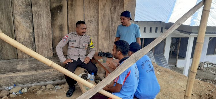 Bhabinkamtibmas Polres Manggarai Sosialisasikan Pencegahan TPPO dan HPR di Desa Bea Mese