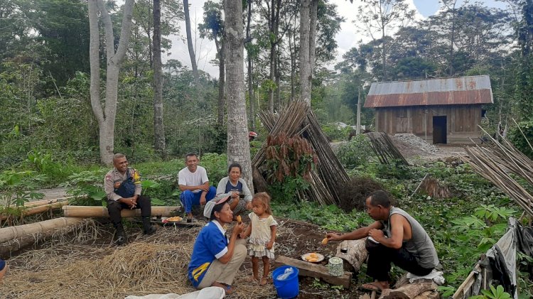 Sambang di Robo, Desa Ranaka, Bhabinkamtibmas Gencar Sosialisasikan Kamtibmas dan Pemilu Damai