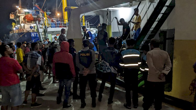 Pengamanan Kapal Penumpang KM.MALOLI di Pelabuhan Laut Reo Berjalan Lancar