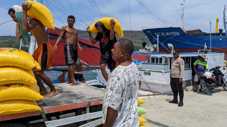 Pengamanan Aktivitas Bongkar Muat di Pelabuhan Laut Kelas II Reo