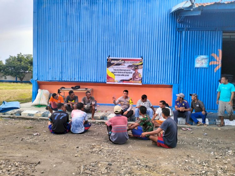 Jumat Curhat: Kapolsek Reo Tanggapi Keluhan Warga di Kelurahan Mata Air, Kecamatan Reok