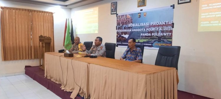 Biro SDM Polda NTT Gelar Sosialisasi Proaktif Penerimaan Anggota Polri T.A. 2024 di SMK Sadar Wisata Ruteng