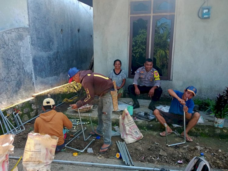 Bhabinkamtibmas Brigpol Agustinus Yatarten Giat Patroli Dialogis di Desa Compang Cibal