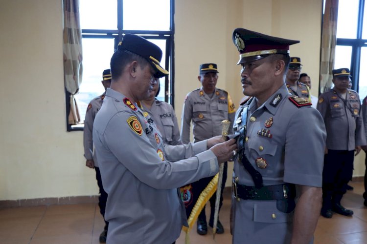 Kapolres Manggarai pimpin Upacara Pelantikan Kabag SDM dan Serah Terima Jabatan Kasat Binmas Polres Manggarai