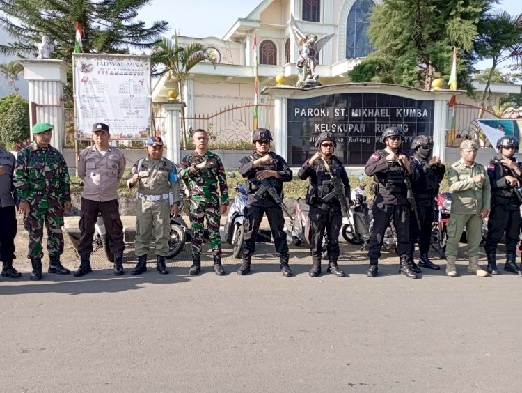 Personil Gabungan Lakukan Pengamanan Ibadah Misa Natal di Gereja-Gereja Kabupaten Manggarai