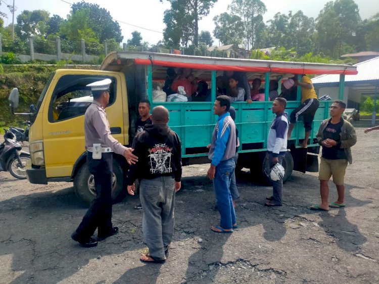 Satuan Lalu Lintas Polres Manggarai Rutin Lakukan Patroli KRYD, PAMTURLALIN, dan Himbauan KamseLTibCar Lantas di Seputaran Kota Ruteng.