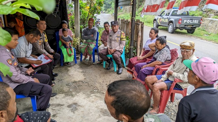 Jumat Curhat Polsek Reo: Kapolsek Mendengarkan Keluhan dan Memberikan Solusi