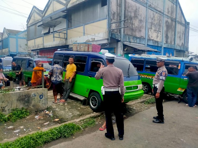 PATROLI KRYD, PAMTURLALIN, DAN HIMBAUAN KAMSELTIBCAR LANTAS DI SEPUTARAN KOTA MANGGARAI