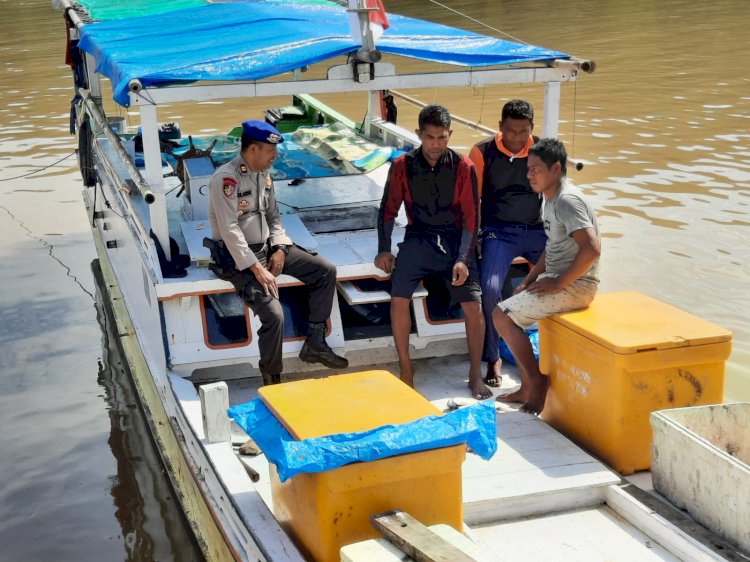Satuan Polair Polres Manggarai Sambangi Nelayan di Wae Pesi untuk Tingkatkan Keselamatan dan Keamanan