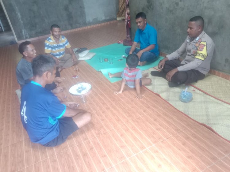 Bripka ARSEL LIUNIMA Sosialisasi TPPO, Antisipasi Penyebaran HPR, Curanmor, dan Himbauan Pemilu Damai di Satarmese Barat, Kabupaten Manggarai