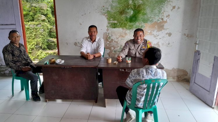 Giat Bhabinkamtibmas dalam Koordinasi Kamtibmas dan Himbauan di Desa Dimpong