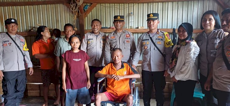 Peduli Kasih: Kapolres Manggarai Bantu Penyandang Disabilitas dengan Pemberian Kursi Roda