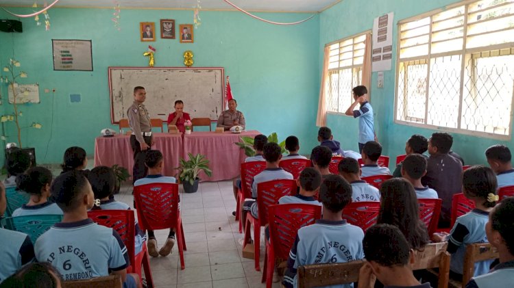 POLICE GOES TO SCHOOL: Sat Lantas Polres Manggarai Meningkatkan Kesadaran Berlalu Lintas di SMPN 06 Langke Rembong