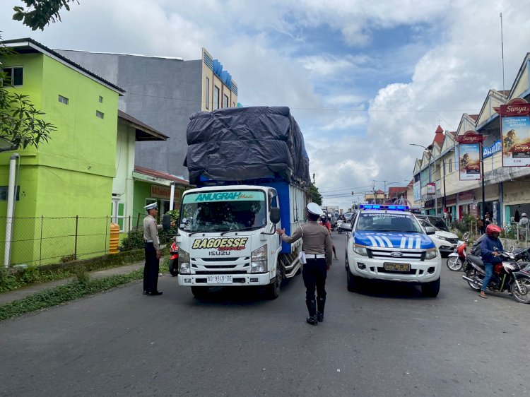 Patroli KRYD, PAMTURLALIN, dan Himbauan KamseLtibCar Lantas di Seputaran Kota Ruteng