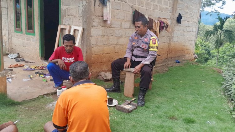 Harkamtibmas dan Himbauan Preventif dari Aipda Kornelius Jemarus di Kampung Redong, Desa Benteng Tubi