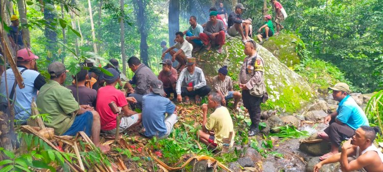 Bripka Albertus Rahmat hadiri Pembangunan Fasilitas Air Bersih di Dusun Jalan Raya, Desa Riung, Kecamatan Cibal, Kabupaten Manggarai