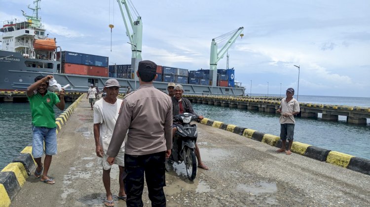 Pengamanan Aktivitas Bongkar Muat di Pelabuhan Laut Kelas II Reo Berjalan Lancar
