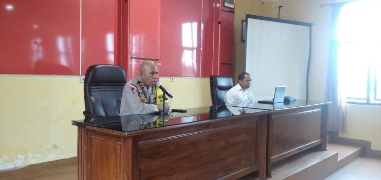 Waka Polres Manggarai buka Sosialisasi Penerimaan Mahasiswa Baru STIE Karya Ruteng di Aula Polres Manggarai