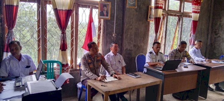 Hadiri Rapat Musrenbangdes di Desa Benteng Tubi, Kanit Binpolmas Sat. Binmas Polres Manggarai, Sampaikan Himbauan Kamtibmas.