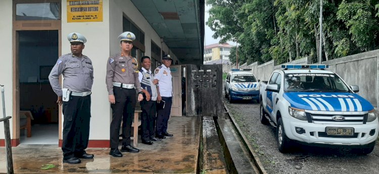 Sat. Lantas Polres Manggarai lakukan Pengecekan Rolakir dalam rangka Pengamanan Rapat Umum Capres No. Urut 3 di Kabupaten Manggarai