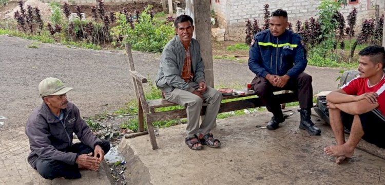 Bripka Theodorus Angkat Himbau Warga Satarmese Waspada Cuaca Ekstrem dan Jaga Situasi Kamtibmas Jelang Pemilu.