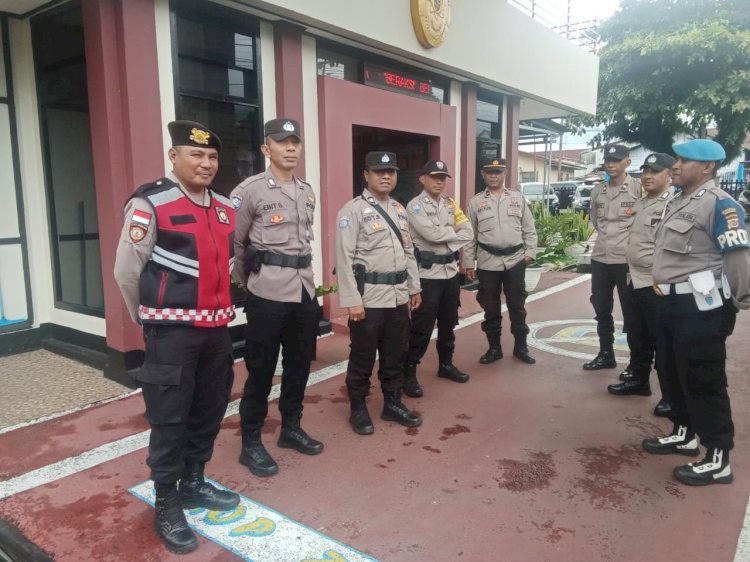 KBO Sat. Binmas Polres Manggarai Pimpin Pengamanan Sidang di Pengadilan Negeri