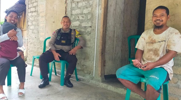 Bhabinkamtibmas Bripka Albertus Rahmat Himbau Warga Cibal untuk Waspada Bencana Alam