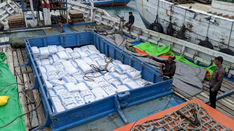 Pengamanan Aktivitas Bongkar Muat di Pelabuhan Laut Kelas II Reo Berjalan Lancar