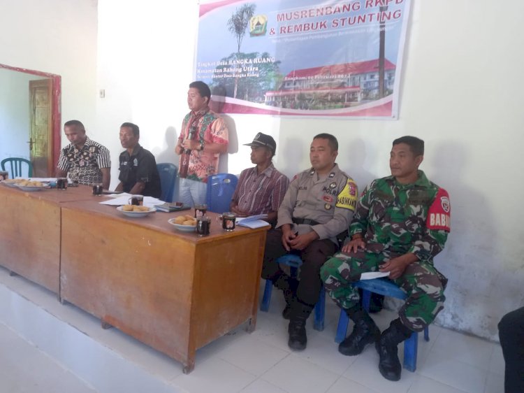 Bhabinkamtibmas hadiri Rapat Musrenbangdes dan Sosialisasi Kamtibmas di Desa Bangka Ruang