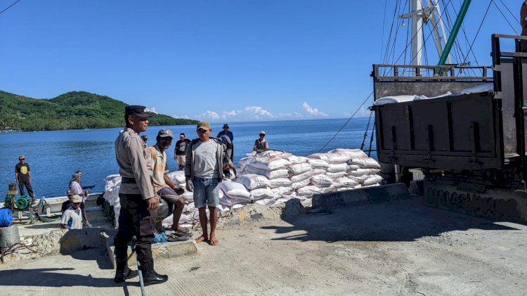 Pengamanan Aktivitas Bongkar Muat di Pelabuhan Laut Kelas II Reo Berjalan Lancar