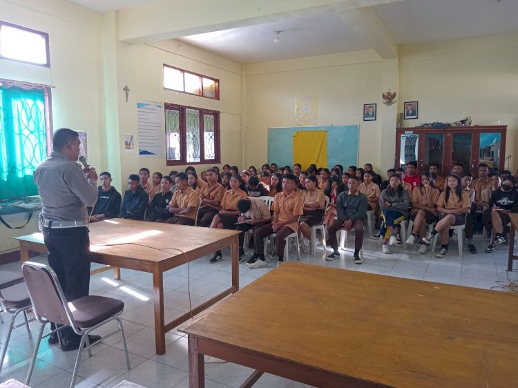 Satuan lalu Lintas Polres Manggarai gelar Police Goes To School, Sosialisasi UU No. 22 Tahun 2009 tentang LLAJ di SMAK St. Thomas Aquinas Ruteng