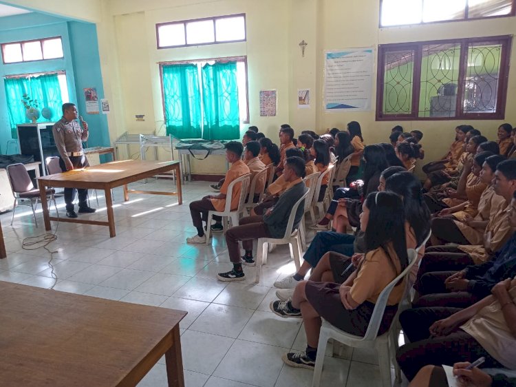 Satuan lalu Lintas Polres Manggarai gelar Police Goes To School, Sosialisasi UU No. 22 Tahun 2009 tentang LLAJ di SMAK St. Thomas Aquinas Ruteng