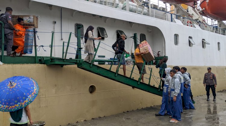 Pengamanan Kapal Penumpang KM.SABUK NUSANTARA 49 di Pelabuhan Laut Kelas II Reo