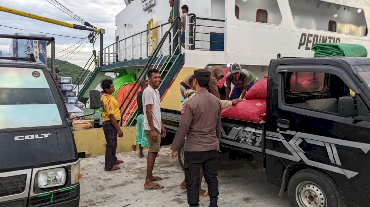 KP3 Laut Reo Lakukan Pengamanan Kapal Penumpang di Pelabuhan Laut Reo