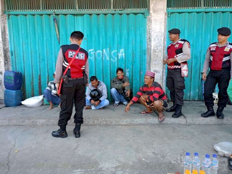 Samapta Polres Manggarai Jaga Situasi Kamtibmas Kota Ruteng Melalui Patroli Dialogis