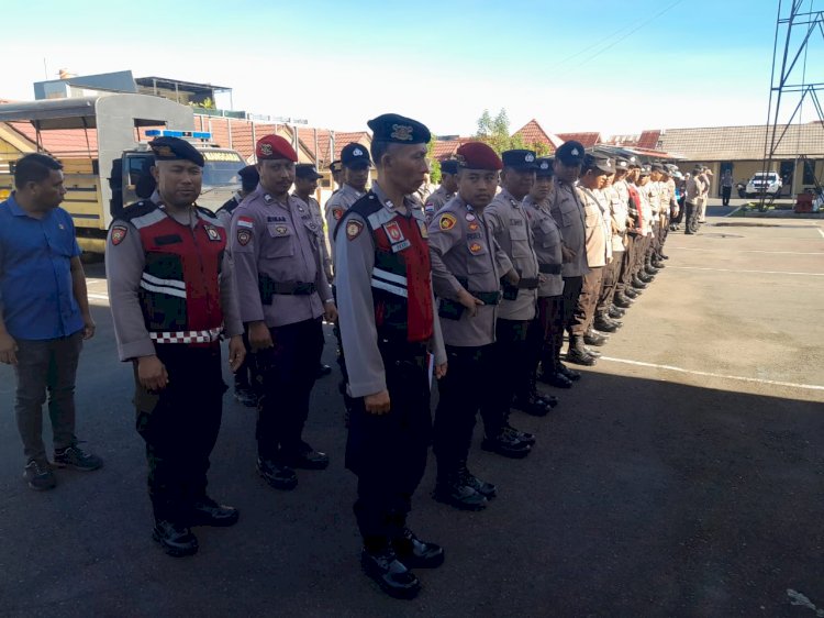 Operasi Mantap Brata: Kabagops Polres Manggarai Pimpin Apel Persiapan Pengamanan Pleno di KPU Manggarai