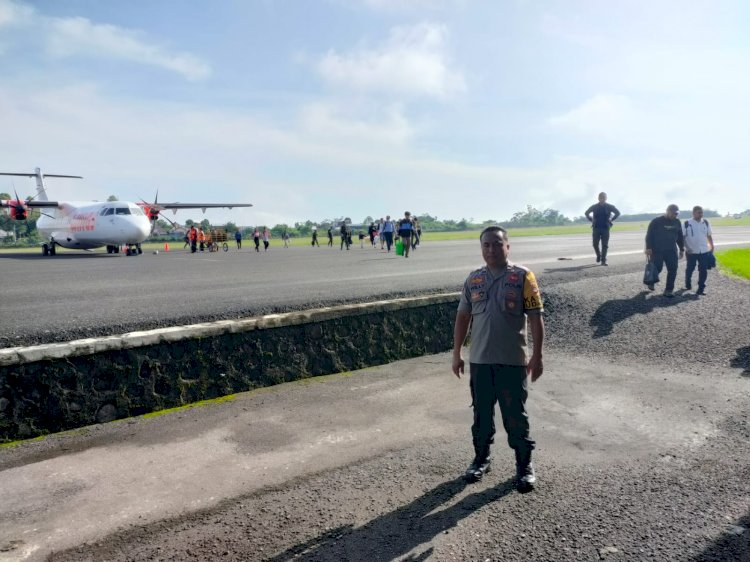 KP3 Udara : Pengamanan Pesawat di Bandara Frans Sales Lega Ruteng Berjalan Lancar