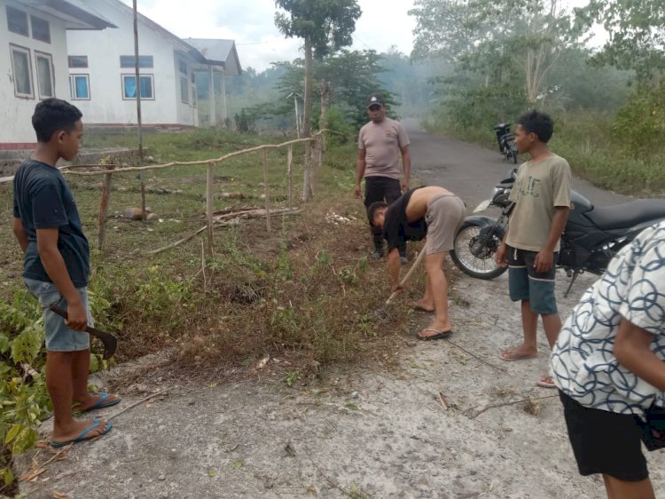 Ciptakan Lingkungan Bersih dan Sehat: Bripka ARSEL LIUNIMA pimpin Kerja Bakti.