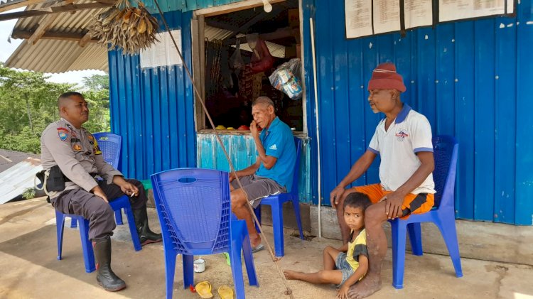 Bhabinkamtibmas Aipda Kornelius Jemarus Lakukan Patroli dan Sambang di Kampung Rongkam