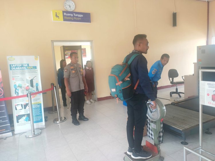 Pengamanan Pesawat Penumpang SUSI AIR C208B (CESNA) di Bandara Frans Sales Lega Ruteng